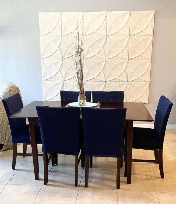 Debbie'S 3-Bedroom Apartment In A Duplex Кейп Корал Екстериор снимка